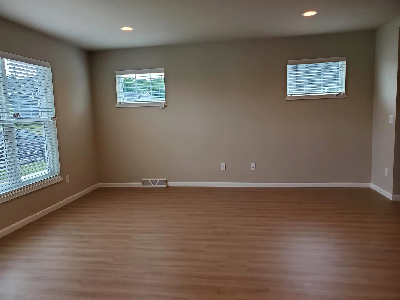 3 bed, 2.5 bath, 1656 sqft, $2,750 — Photo 2