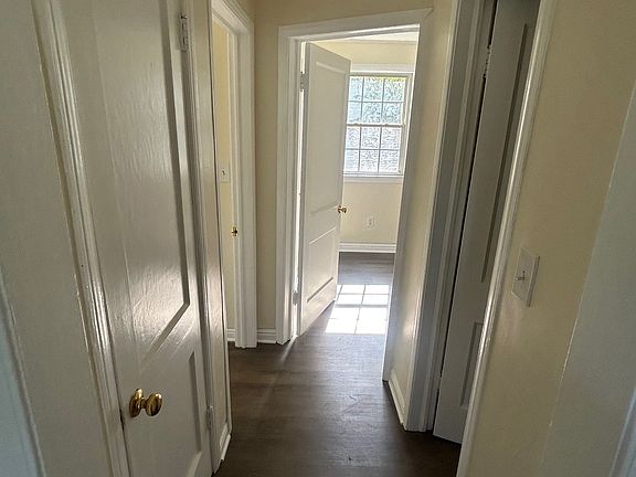 3rd image of 2805 Victory Dr