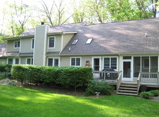 9884 Pine Valley Trl, Brighton, MI