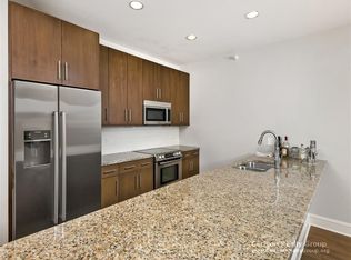 247 E Chestnut St APT 401, Chicago, IL 60611