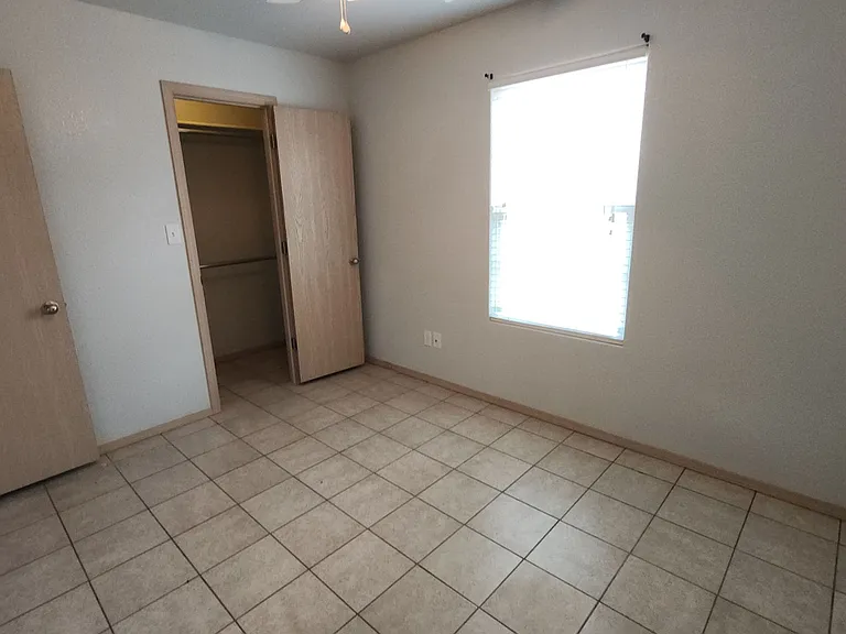3318 N Detroit Ave — Photo 13