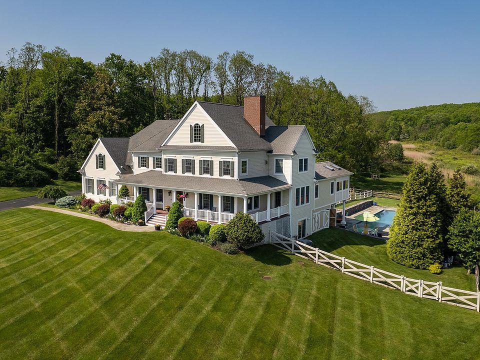 2nd image of 1224 White Horse Ln