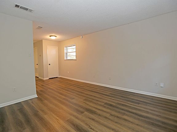5th image of 803 N Van Buren St APT 4