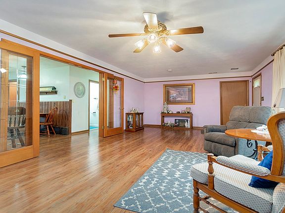 3rd image of 3150 City View Dr