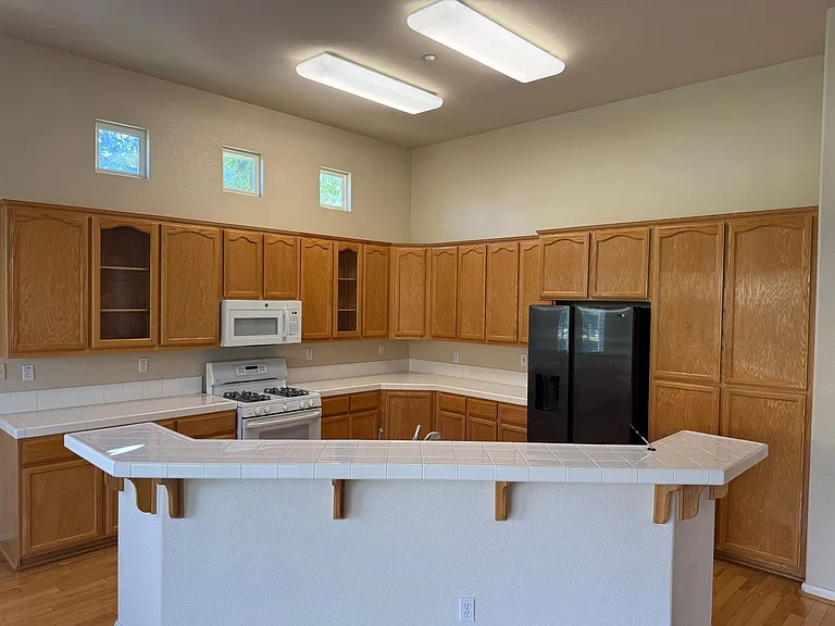 1587 Regent Dr — Photo 14