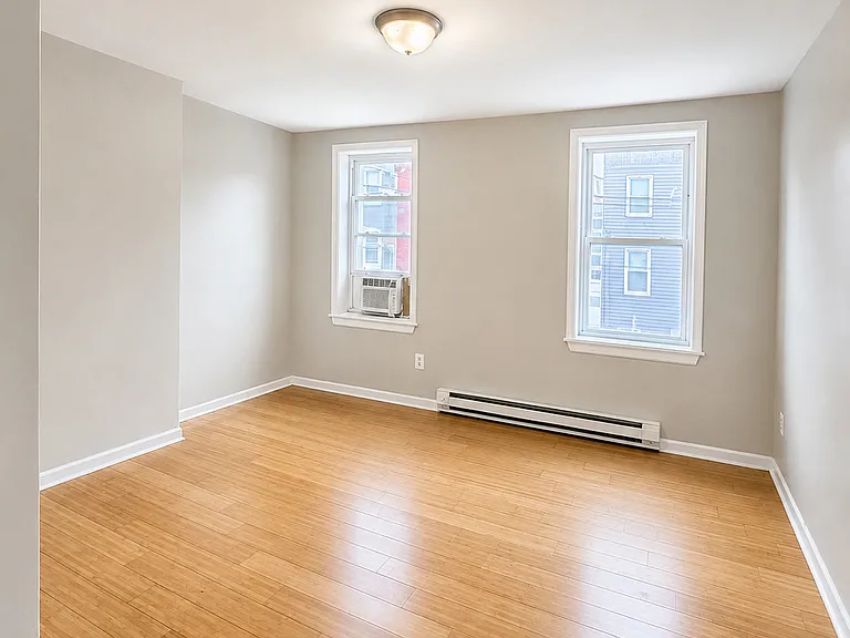 2033 W Oxford St — Photo 10