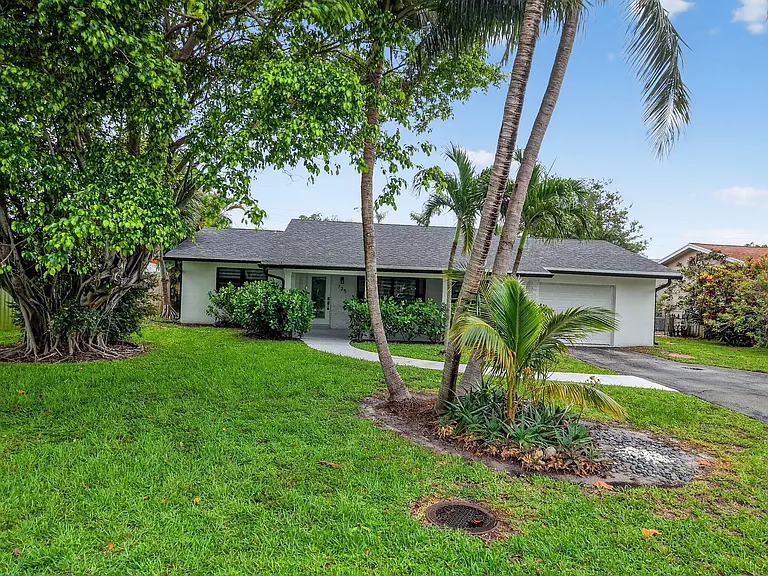725 Heron Dr — Photo 35