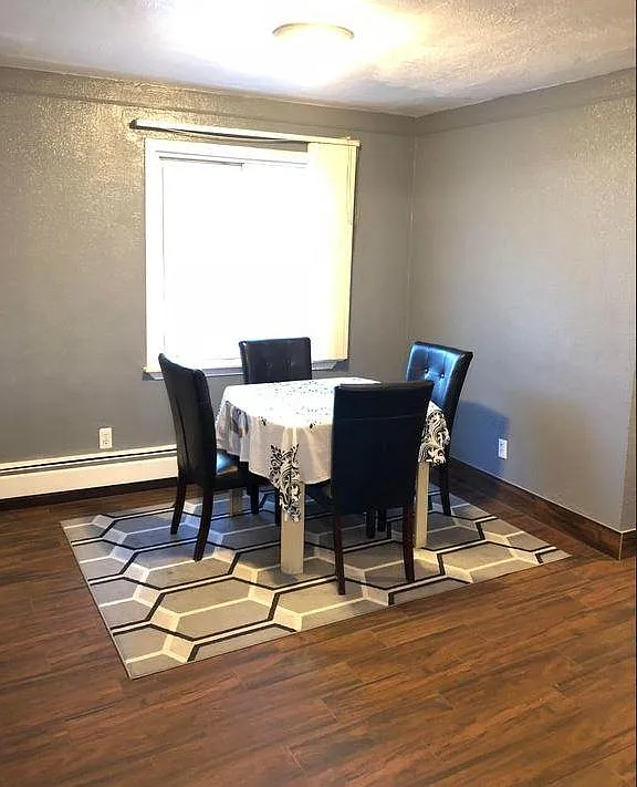 4 bed, 1.5 bath, 1660 sqft, $1,700 — Photo 2