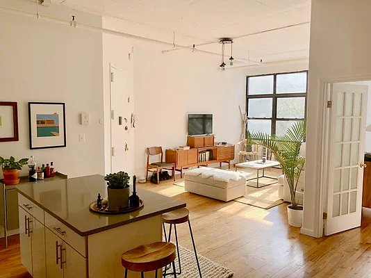 Rented by EXR | media 2