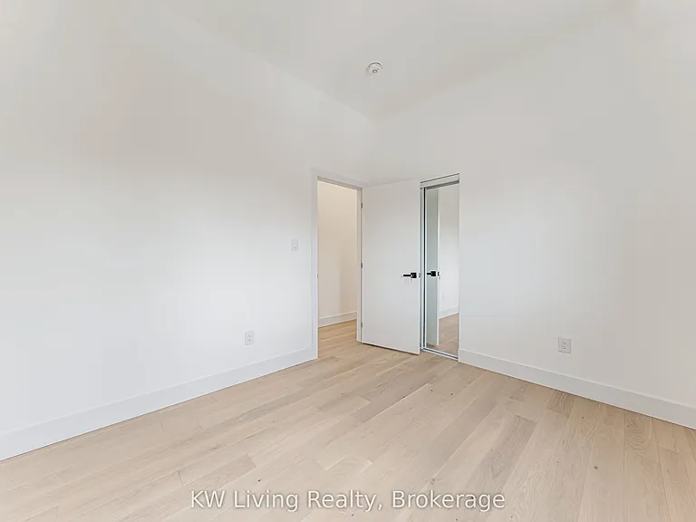 712 Eglinton Ave E — Photo 32