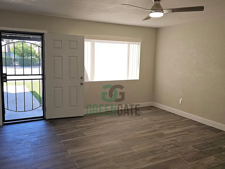 901 Valente Way — Photo 8