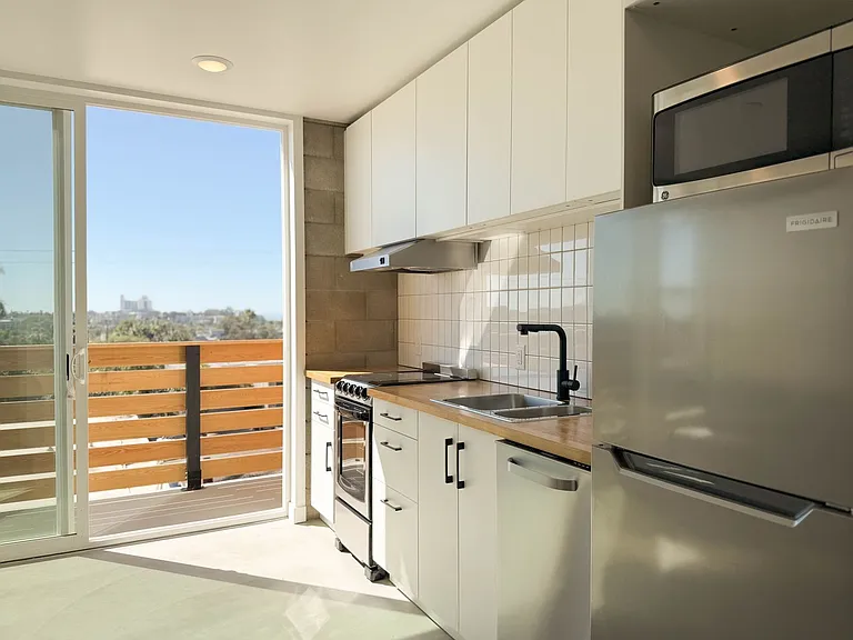 1520 Tyler House — Photo 43