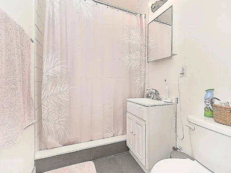 152 E 22nd St #1A — Photo 4
