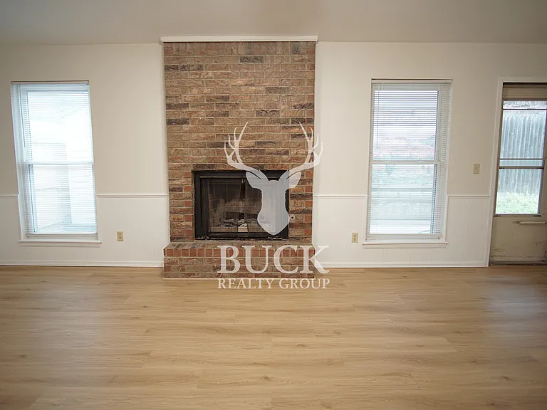 1628 Kavel Dr — Photo 13