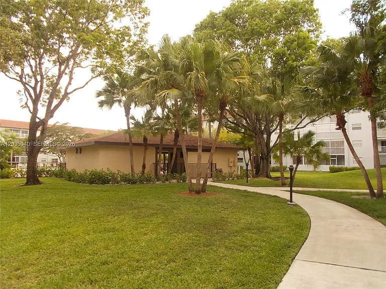 1400 SW 124th Ter #106Q — Photo 40