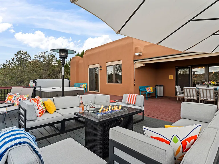 970 Thunderbird Ct — Photo 48