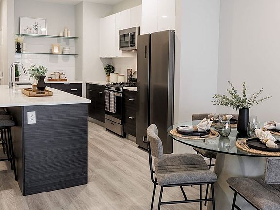 3rd image of 678 Avenue E #2B-1Ba-957Sqft