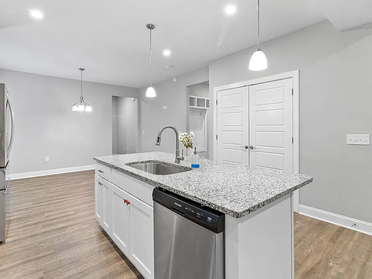 807 Thrush Dr — Photo 15