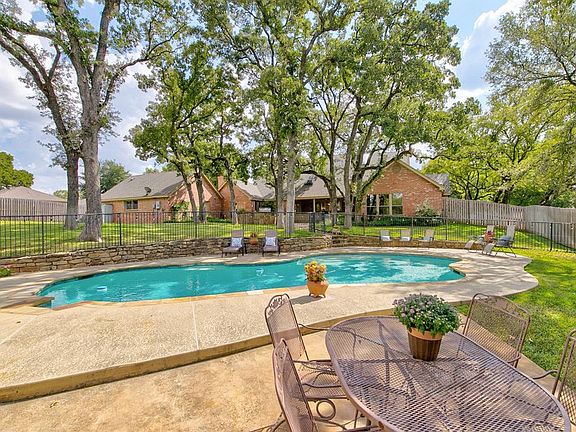 2nd image of 2901 Oak Trail Ct