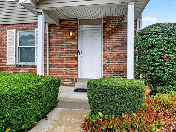 2224 New Sun Dr, Florissant, MO 63031