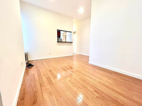 3rd image of 338 E 15th St #7I