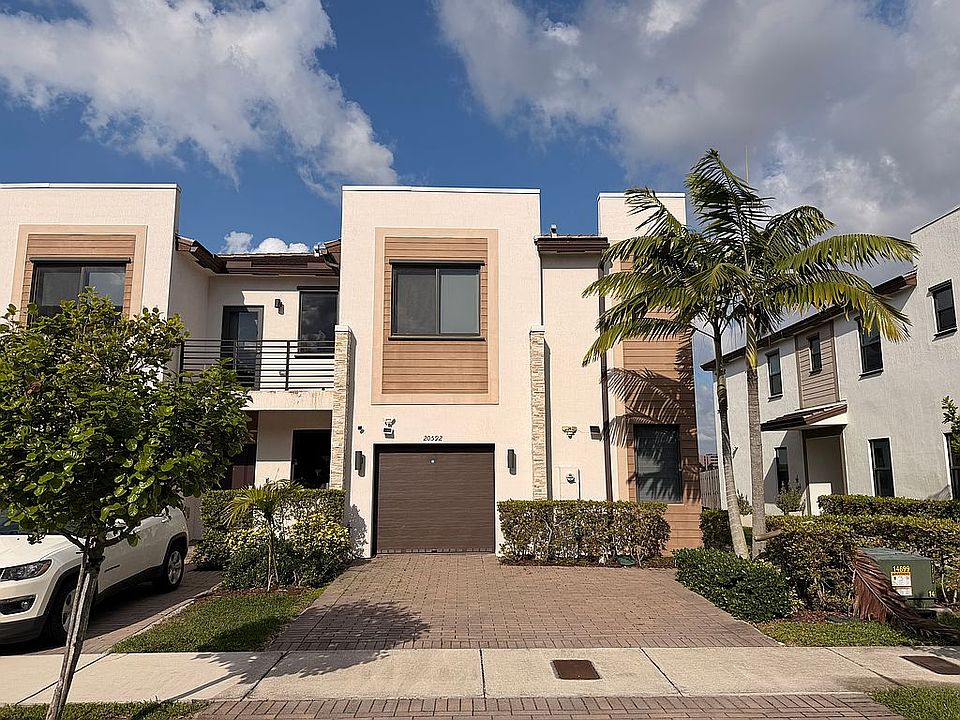 1st image of 20592 NE 5th Pl
