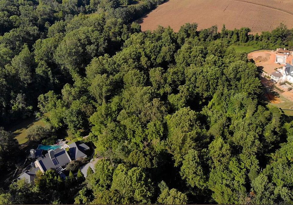 2nd image of 3208 Caves Rd