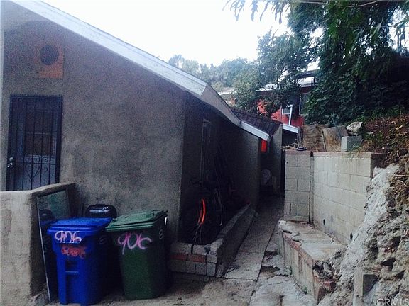 4th image of 906 Miller Ave