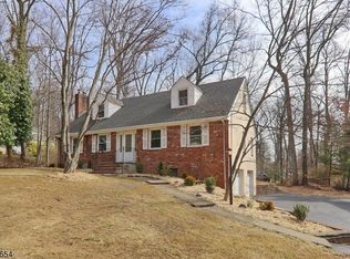 20 Dogwood Ln, Watchung, NJ 07069