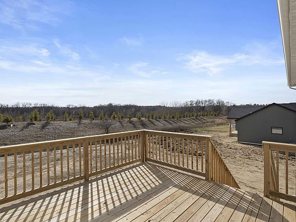 5th image of 543 Scenic View Ave
