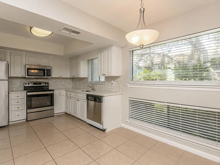 Westwood Crossing — Photo 39
