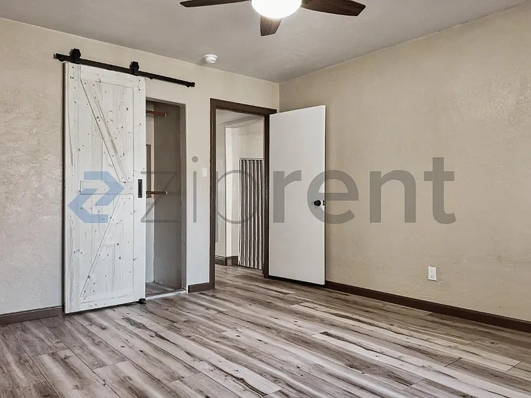 860 Watt Ave #MAIN HOUSE — Photo 37