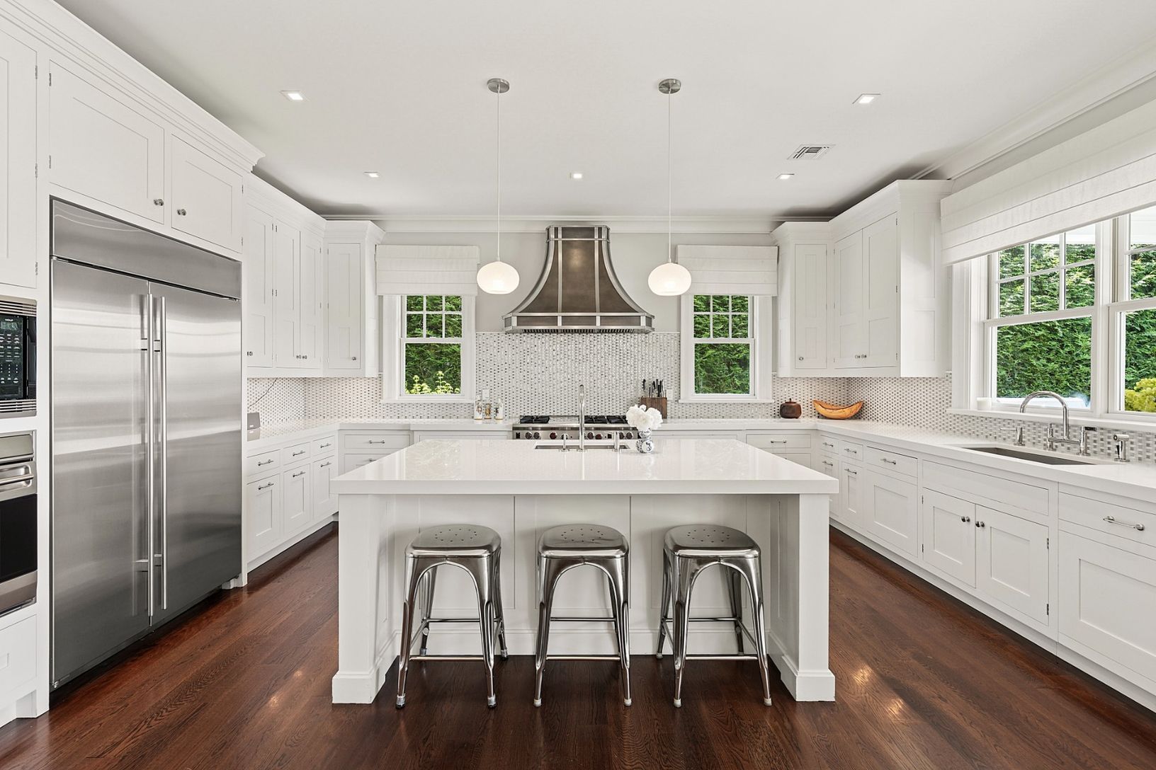 Fully equipped chef's kitchen