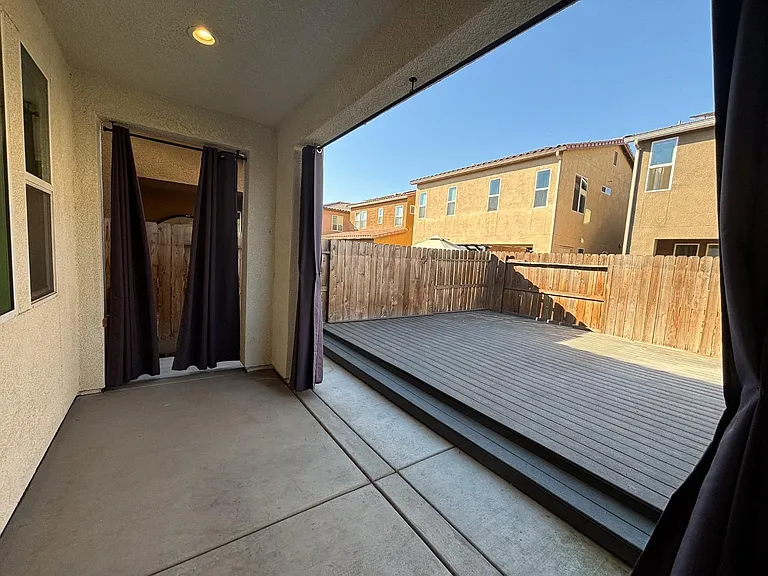 827 Fir St W — Photo 17