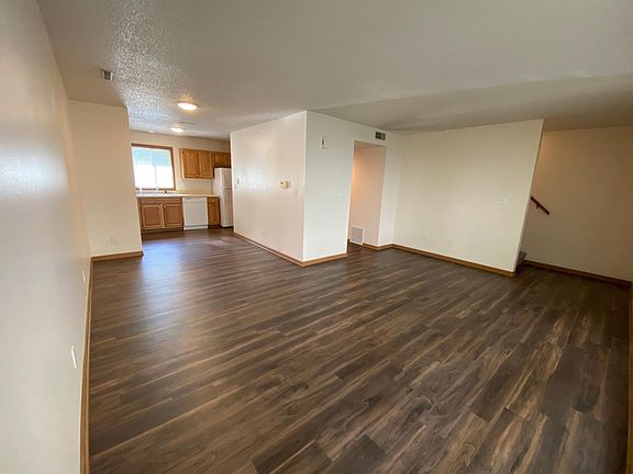 3rd image of 1011 Kellogg Ave