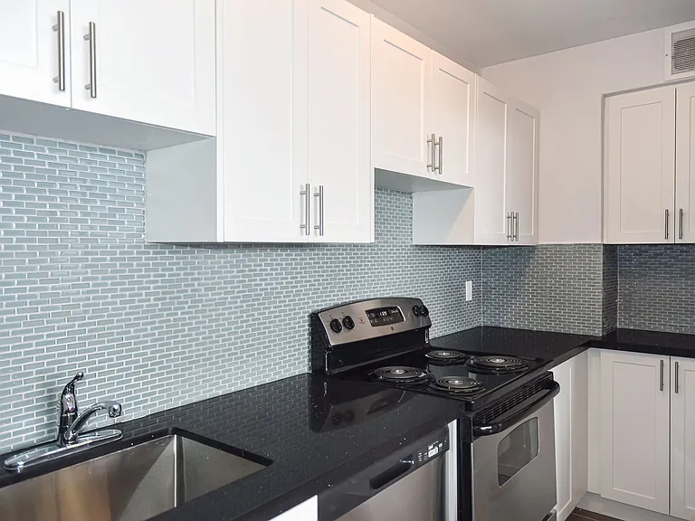 2185 Lawrence Ave E — Photo 22