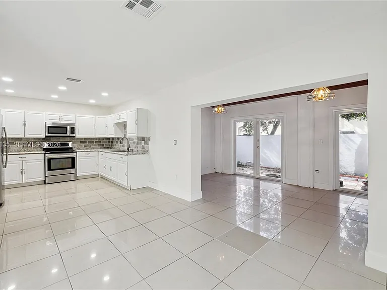 15131 SW 58th St — Photo 7