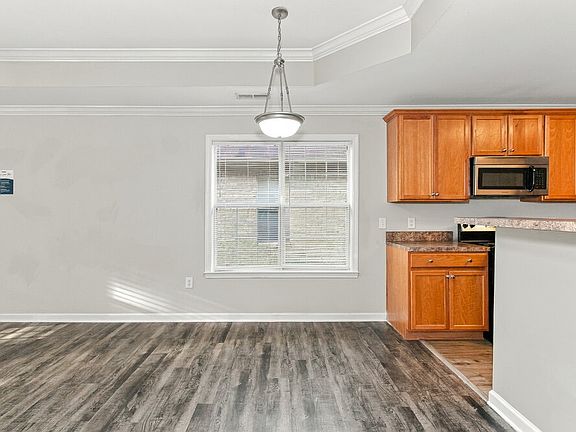 5th image of 99 Springdale Dr