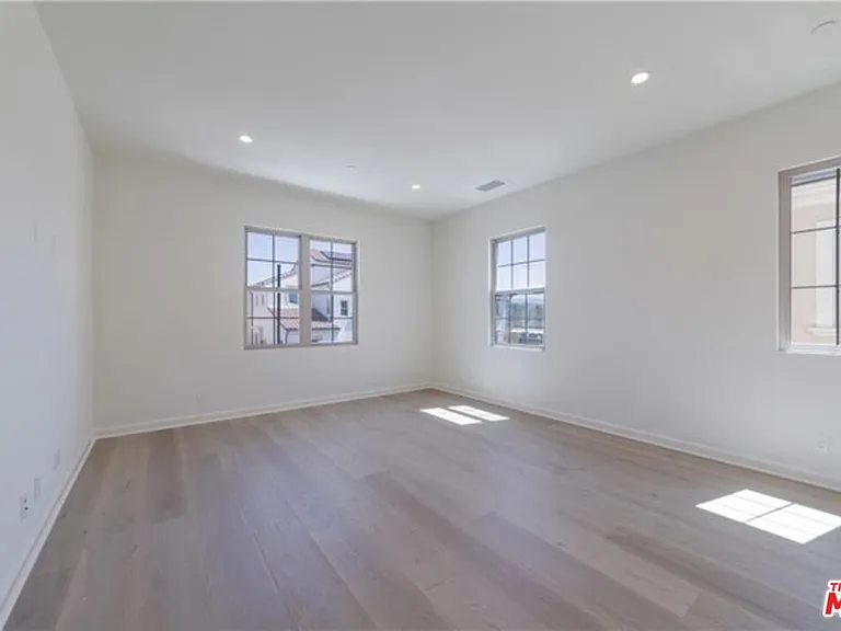 113 Escala — Photo 26