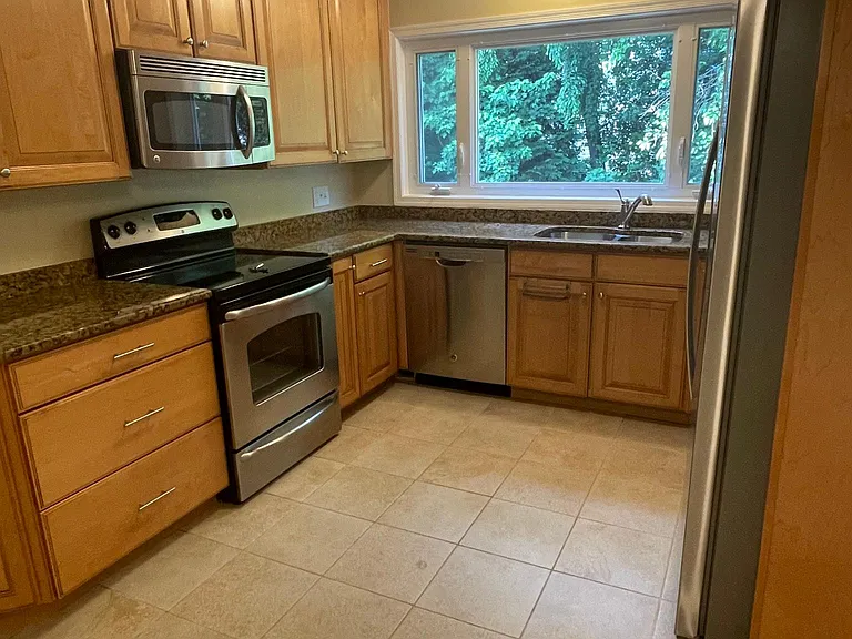 1040 Warbler Pl #MC — Photo 2