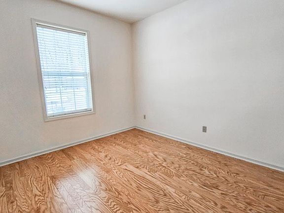 5th image of 208 Canter Ct
