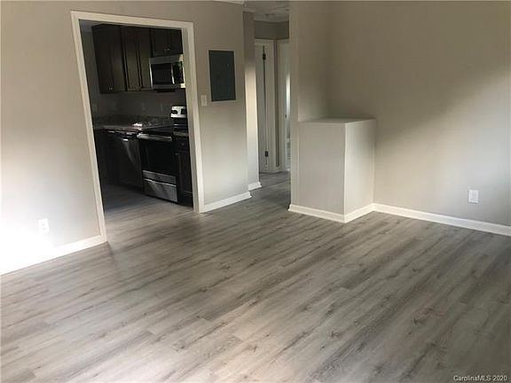 3rd image of 851 Crestway Dr
