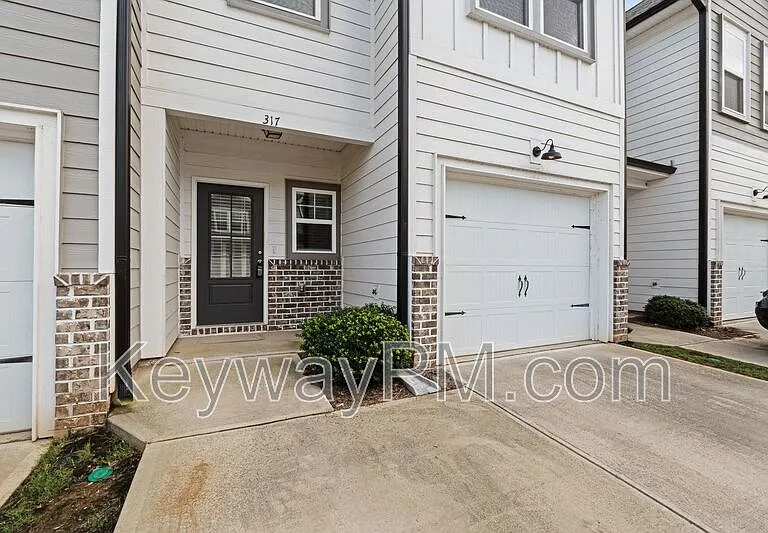 317 Sumac Trl — Photo 3