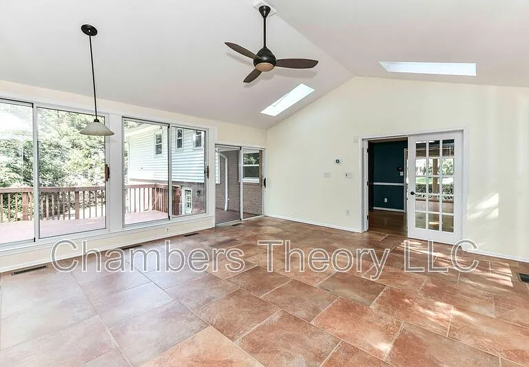 9205 Hamilton Dr — Photo 13