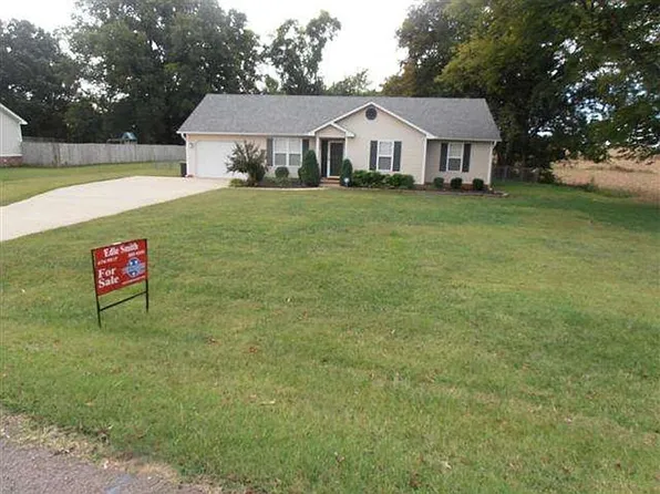 440 W Wind Dr, Newbern, TN 38059