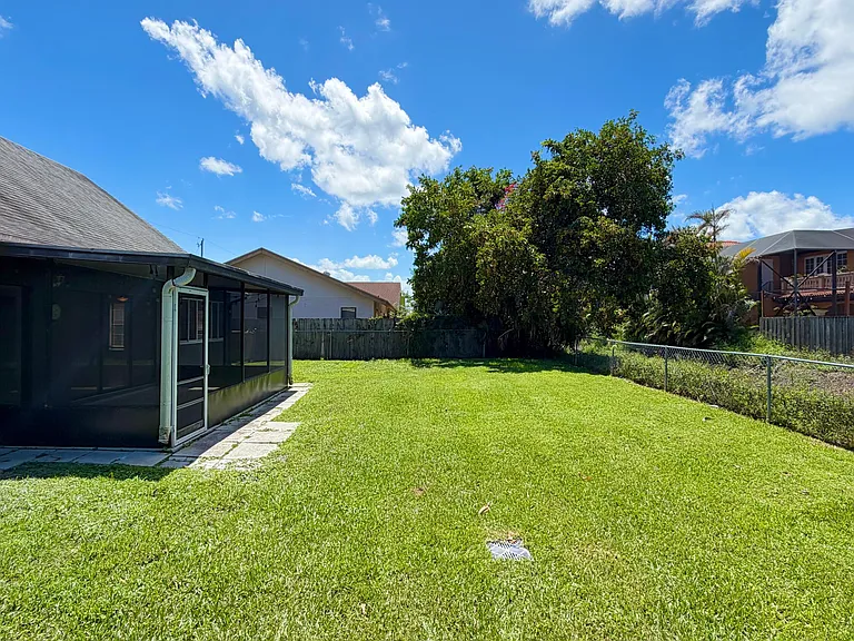 6048 Garrett St — Photo 44