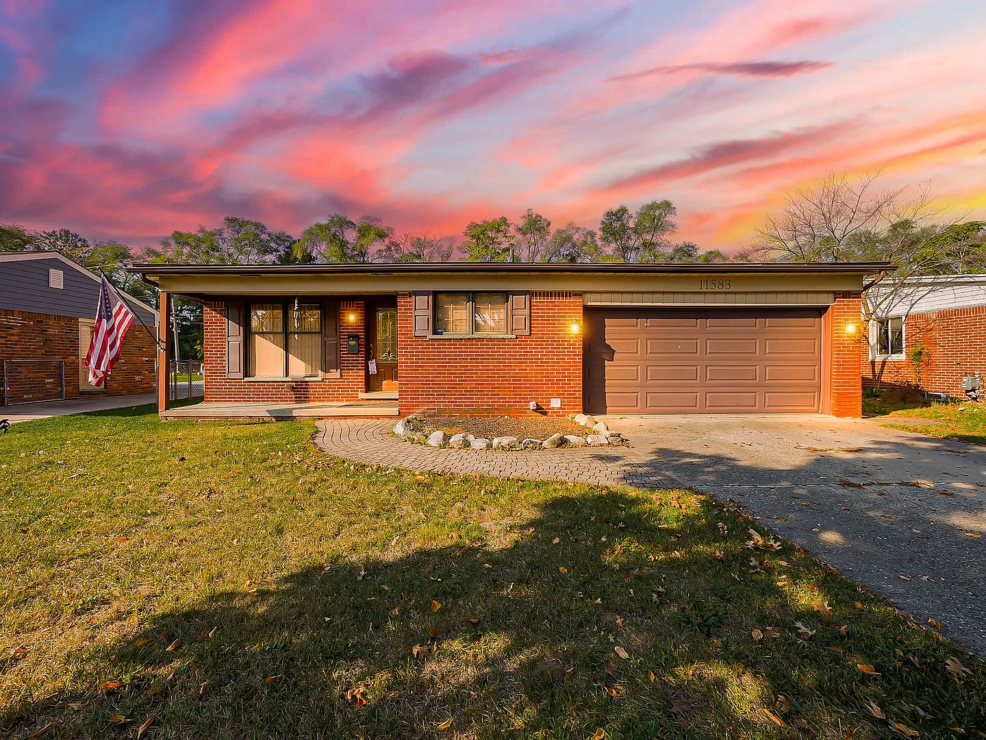 Spacious 3-Bedroom Home in Commerce Township! — Photo 1