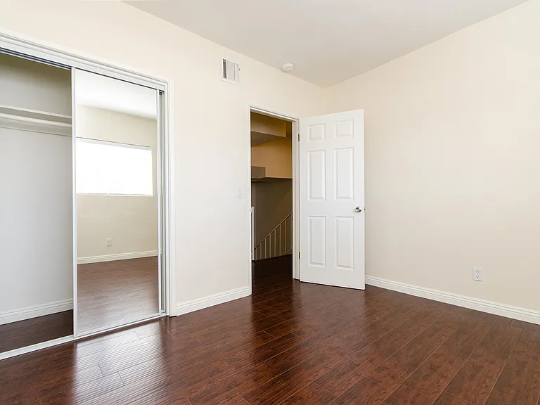 2737 Montrose Ave #105 — Photo 22