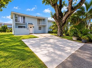 Chateaubleau Villas, Miami, FL 33165
