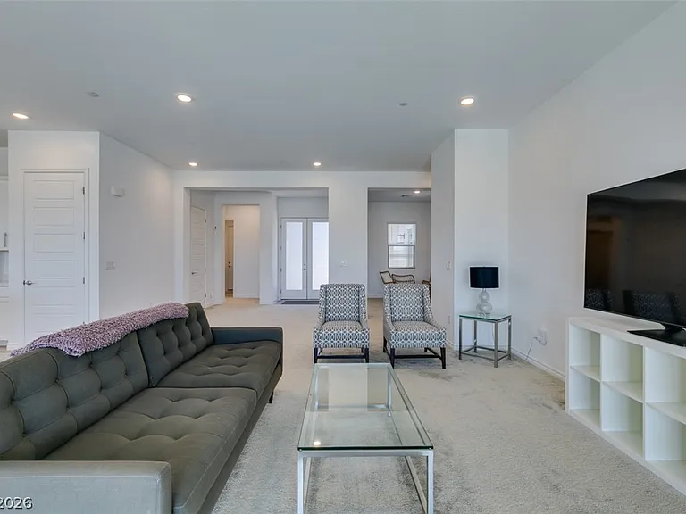 988 Edinburgh Fields Ct — Photo 16